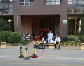 什么仇什么怨 这个小区门口竟然用上了破 胎 器 还有专人看管